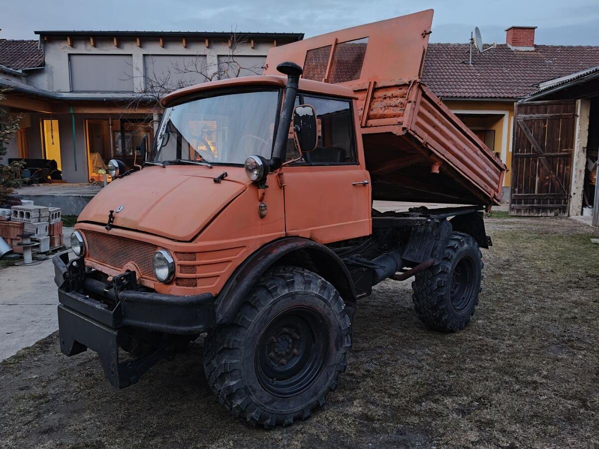 Truck Unimog 406