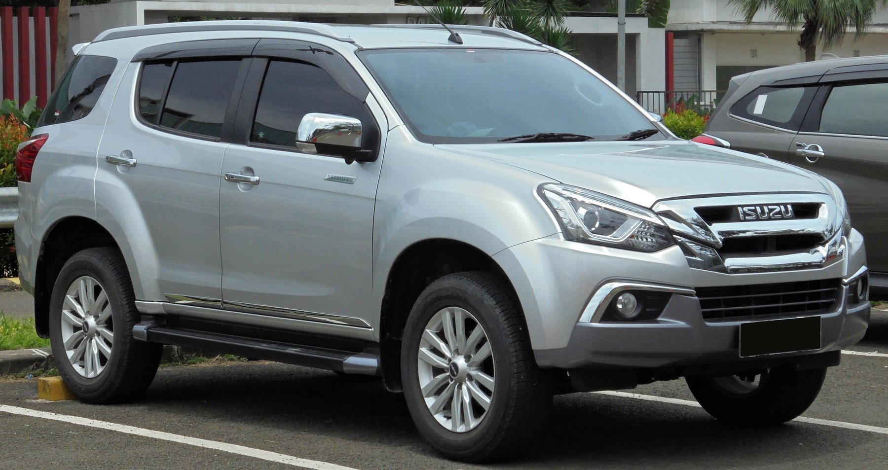 Van Isuzu CREW 3.0 AT