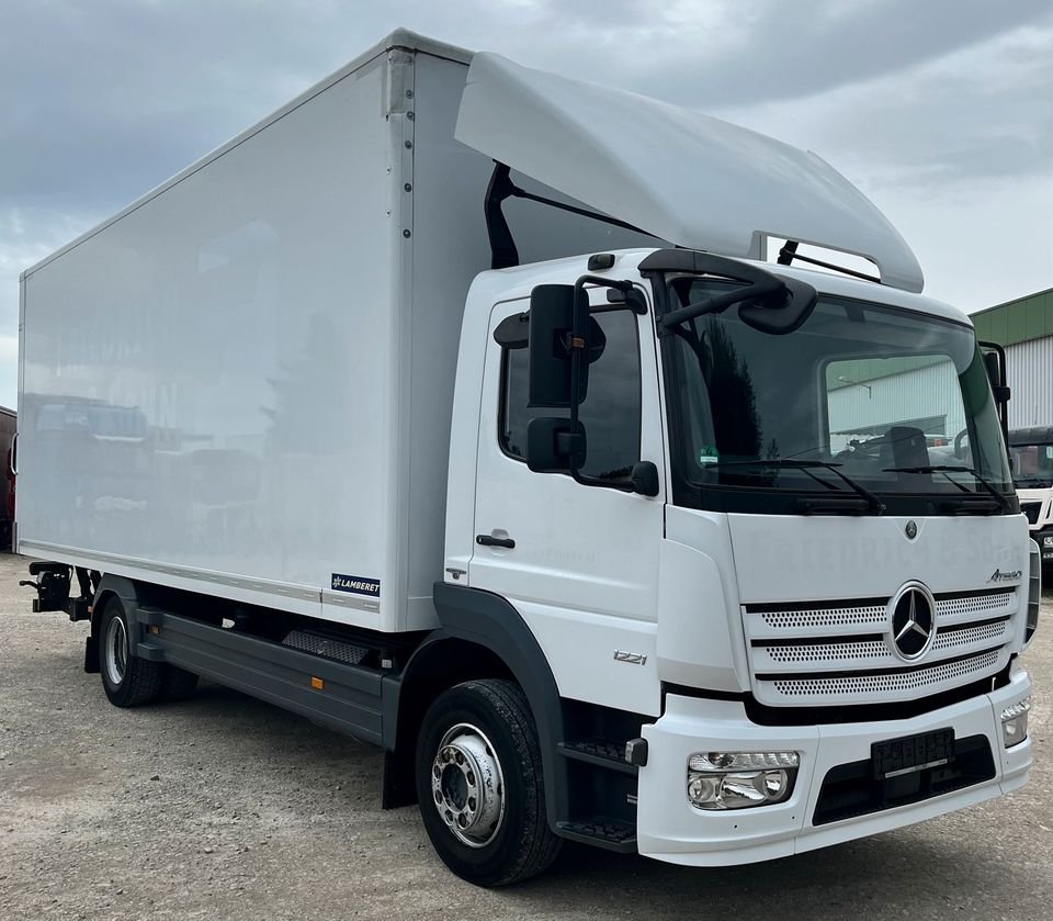 Truck Mercedes Benz , 1221 (LNR 4X2)