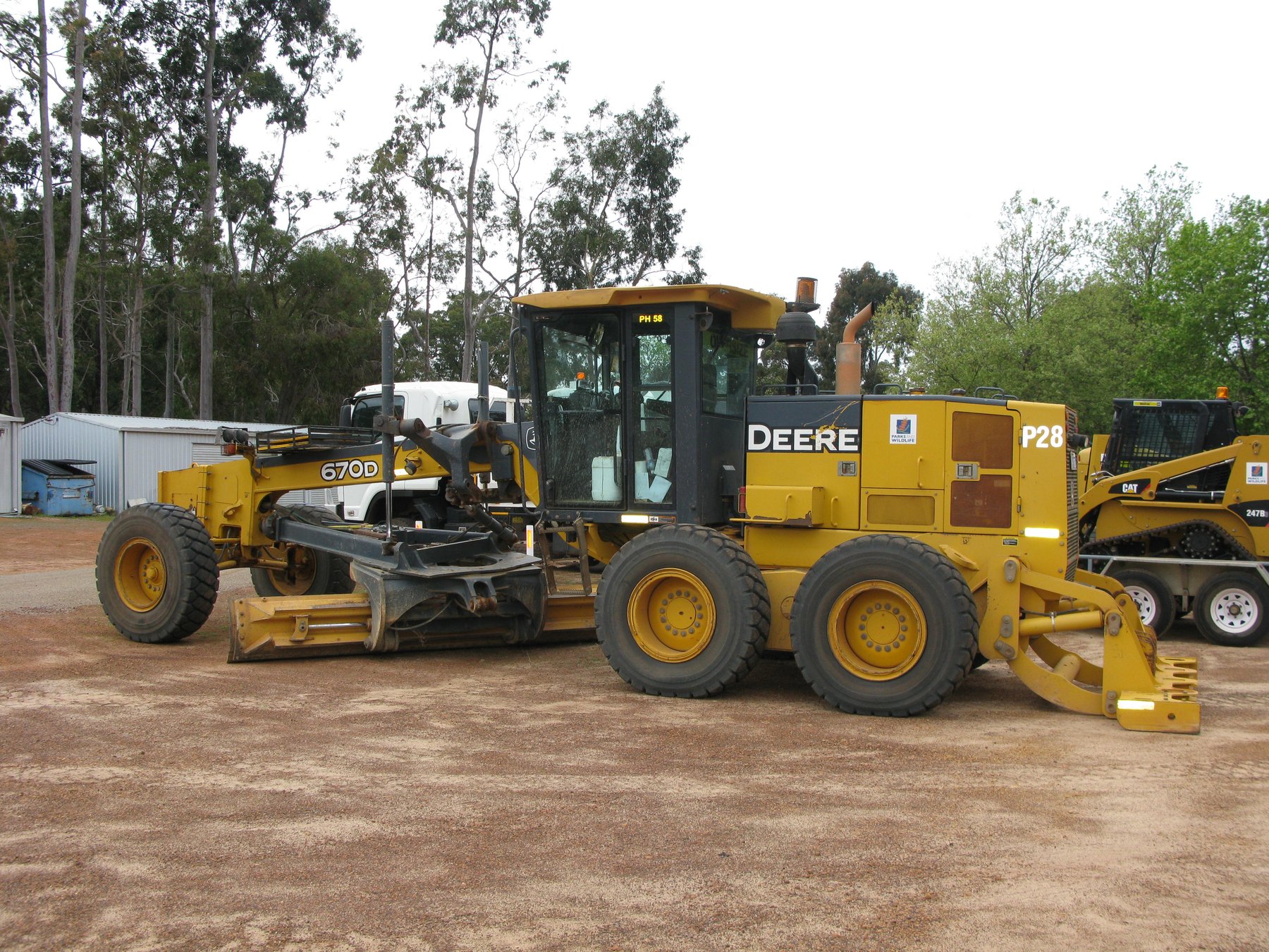 John Deere 670D