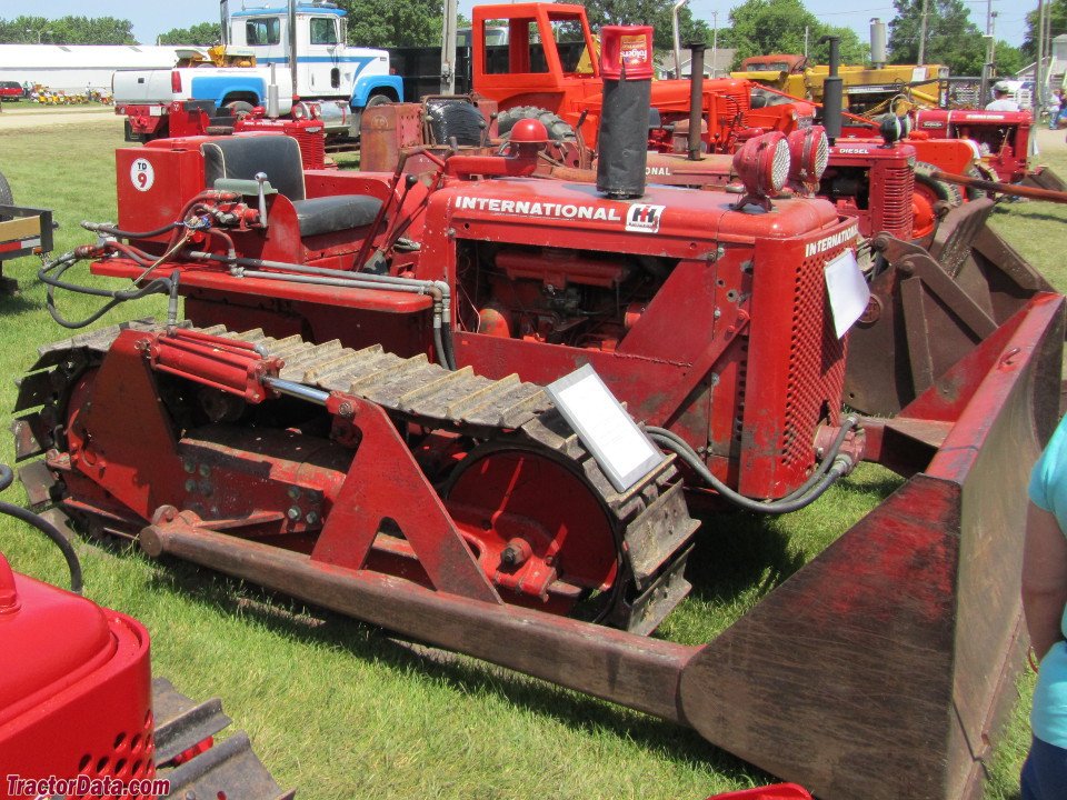 Heavy-duty on-road engines International A450MT
