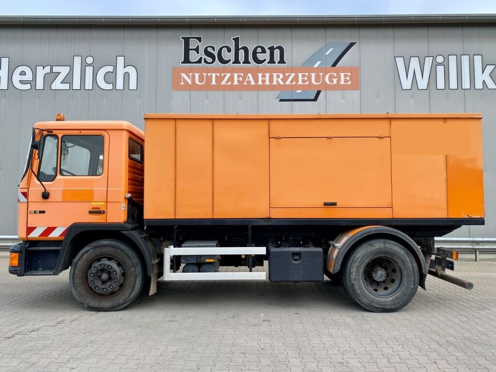 Truck MAN 18.272 FL/505