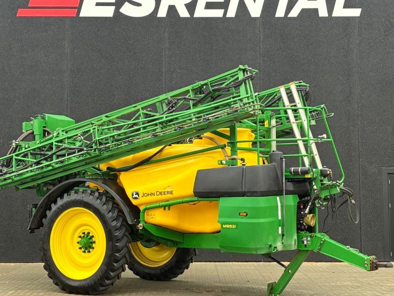 Crop protection John Deere R 952 i