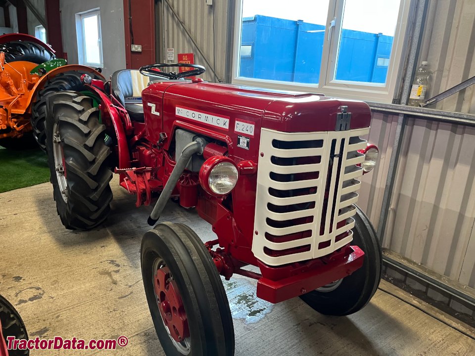 Tractor McCormick F-240