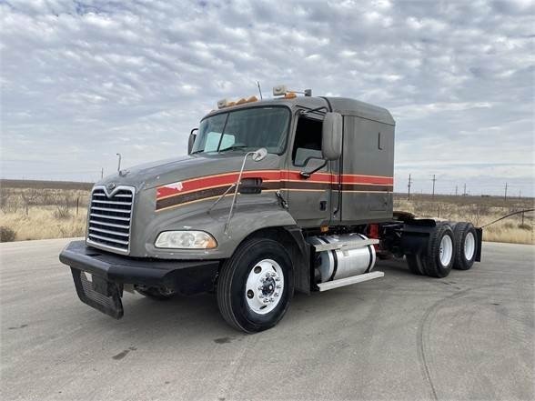 Truck Mack CXN 613