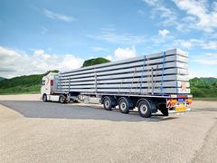 Max Trailer 210