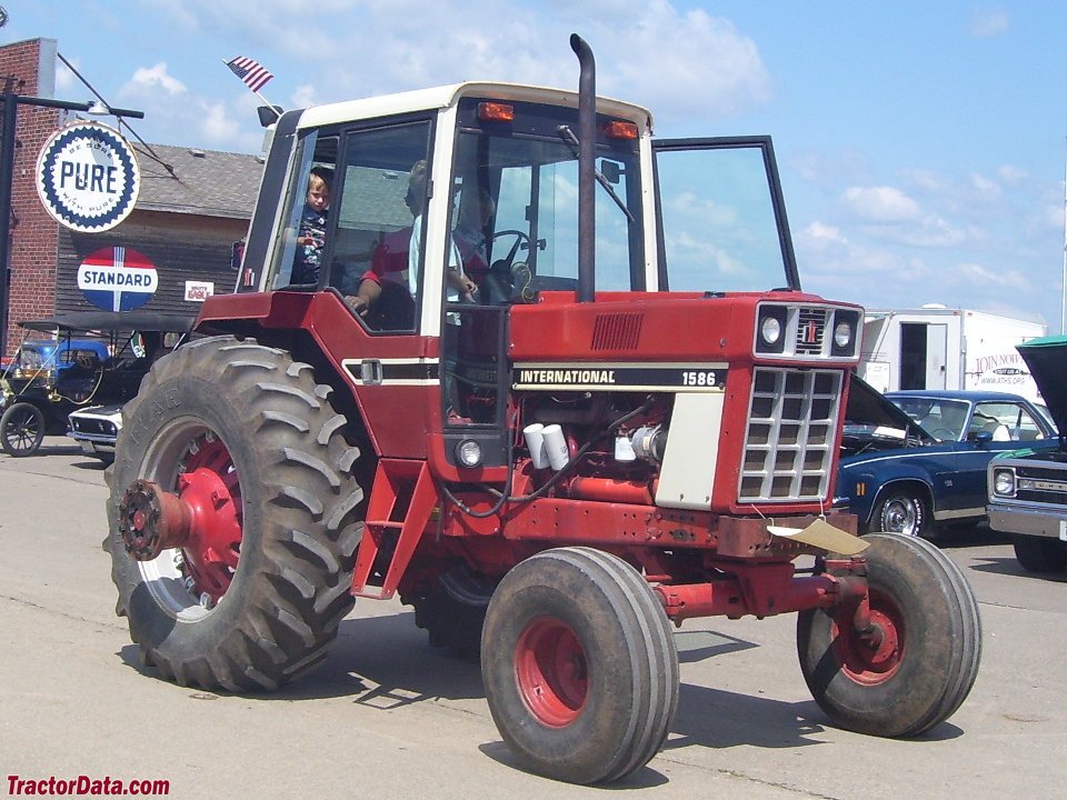 Tractor International Harvester 1586