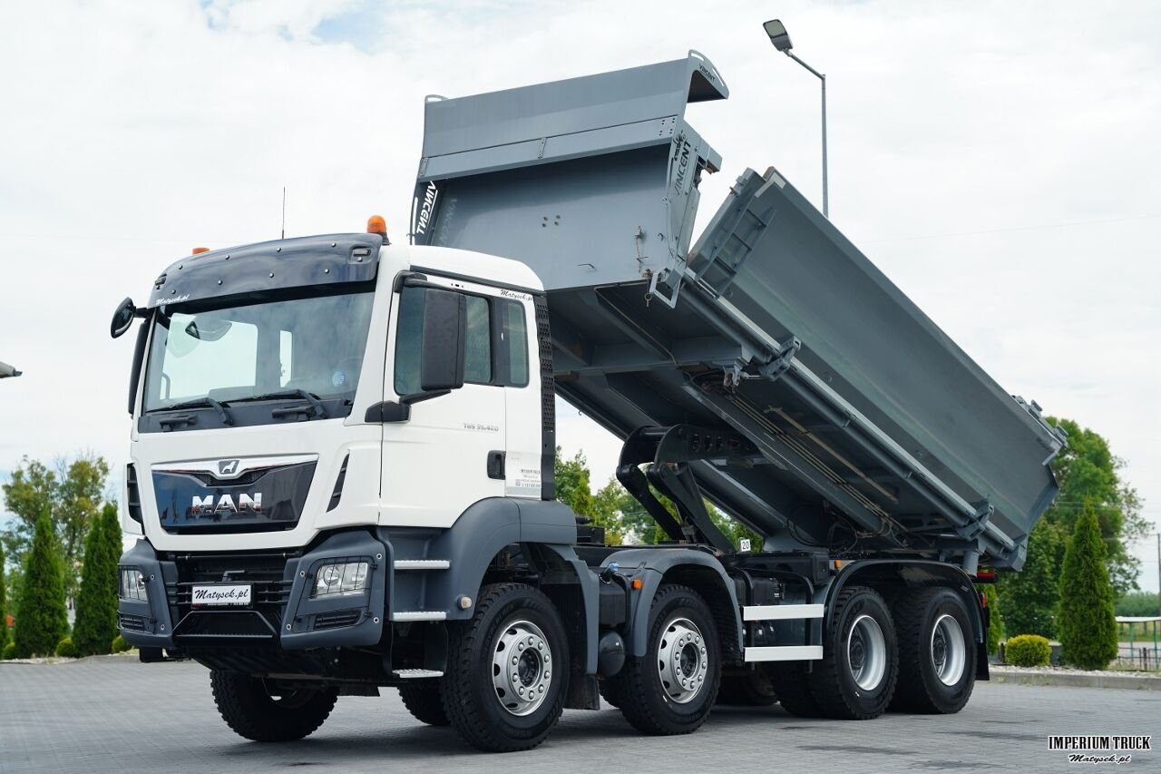 Truck MAN TGS 35.420 8X4-4 BL/3900