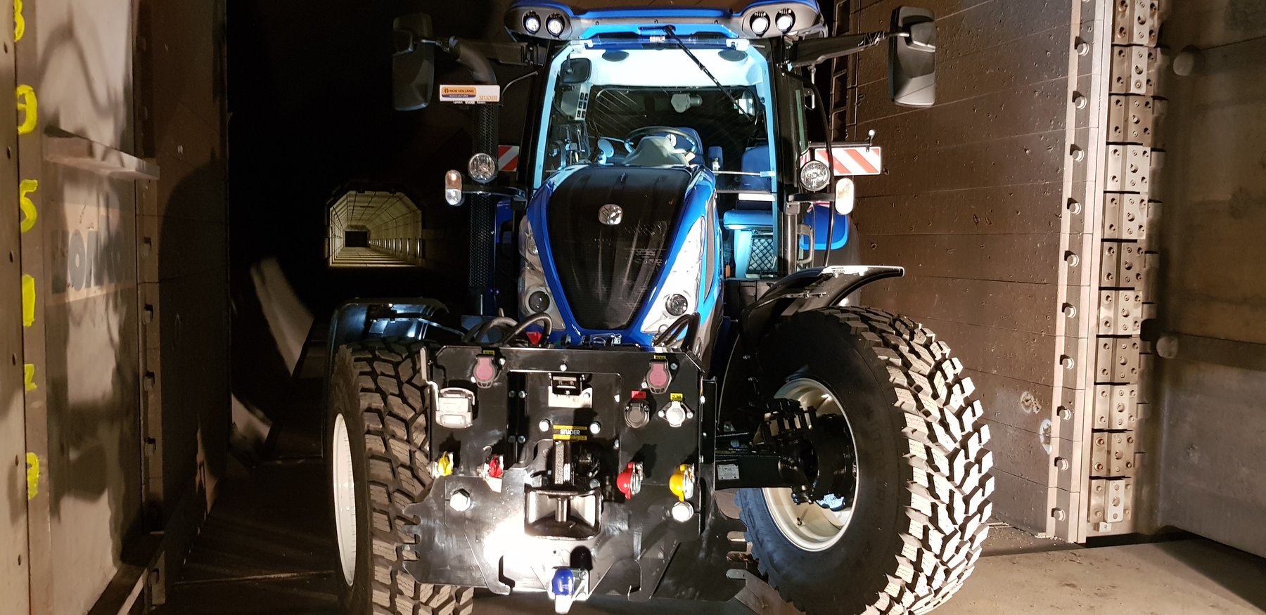 Traktor New Holland TM130 2WD