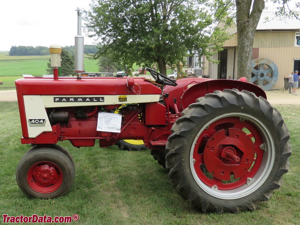 Tractor International Farmall 404