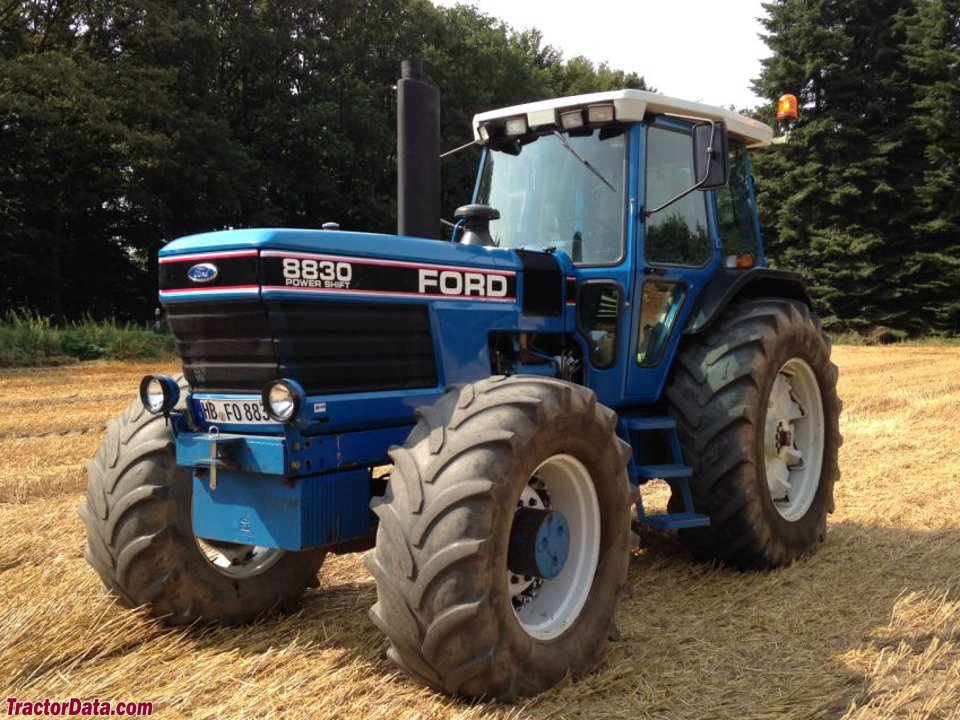 Tractor Ford New Holland 8830