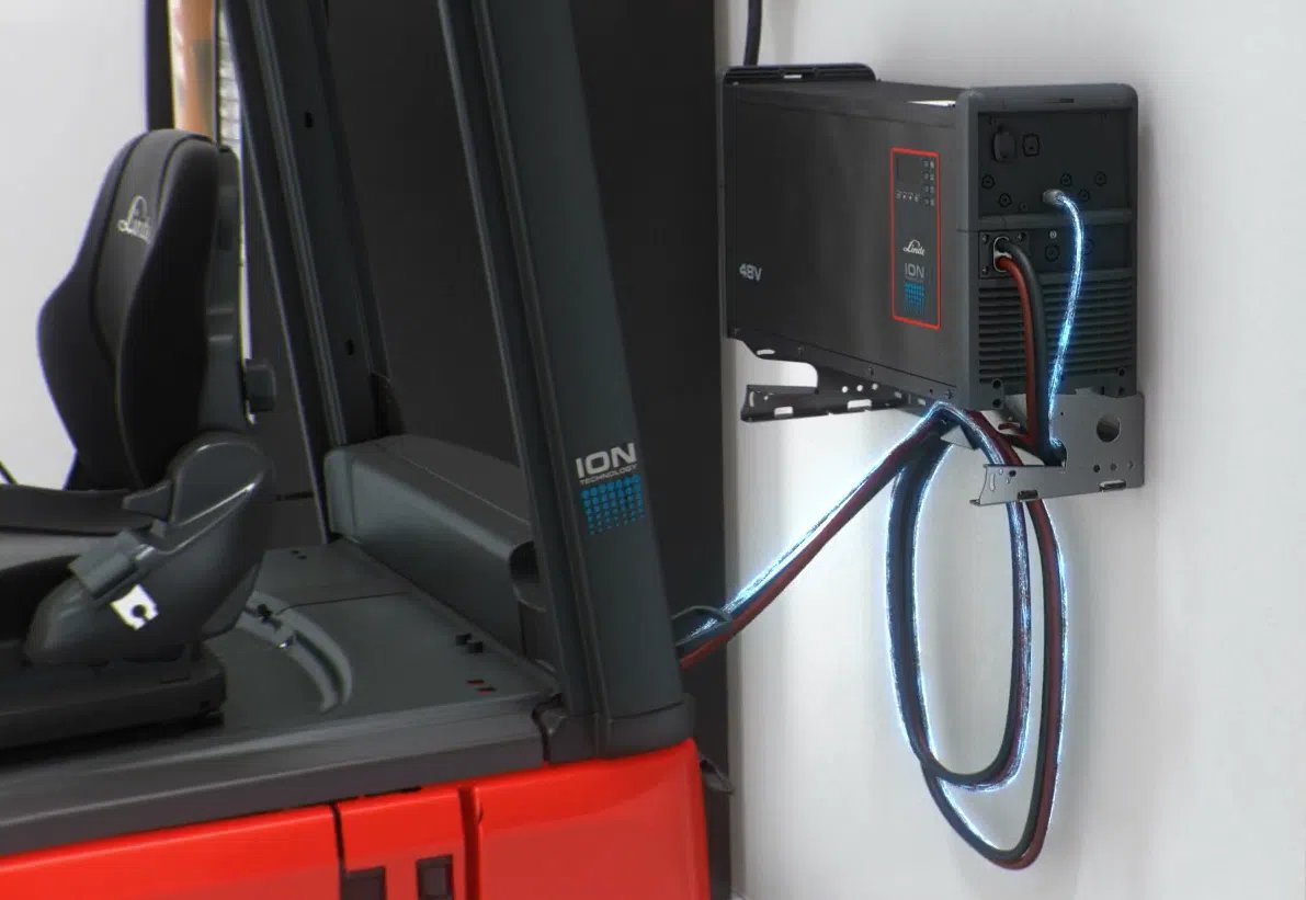 Reach trucks Linde R20-01 Li Ion +Charger