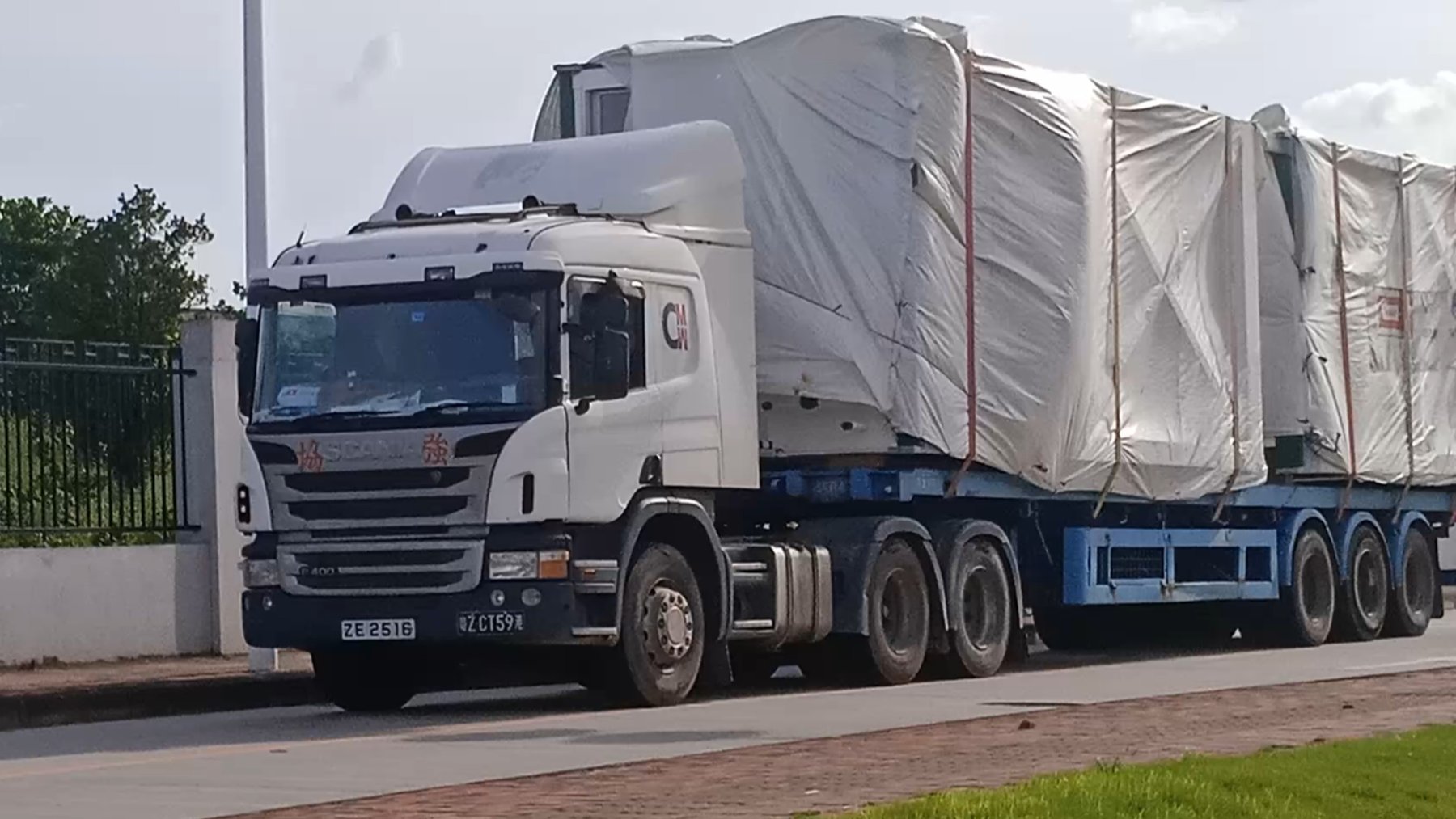 Truck Scania P 124 CB-6X4/450+135