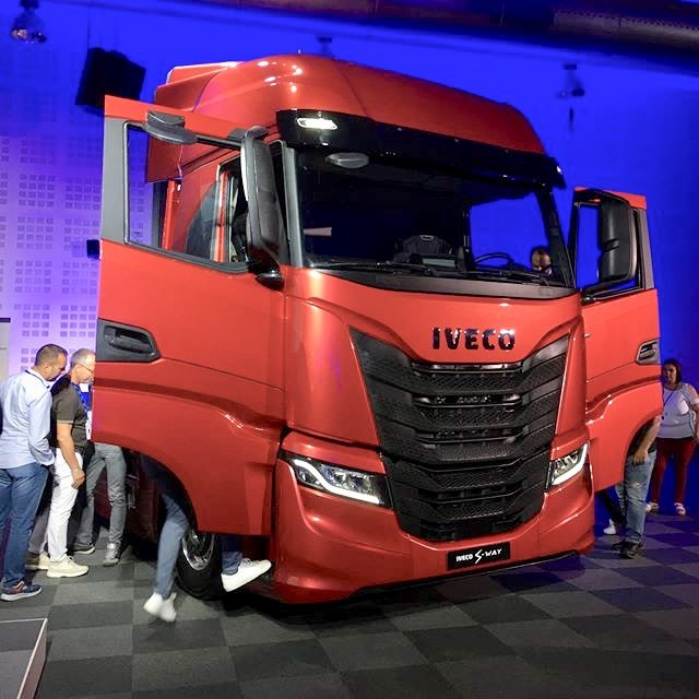 Iveco S-WAY 330