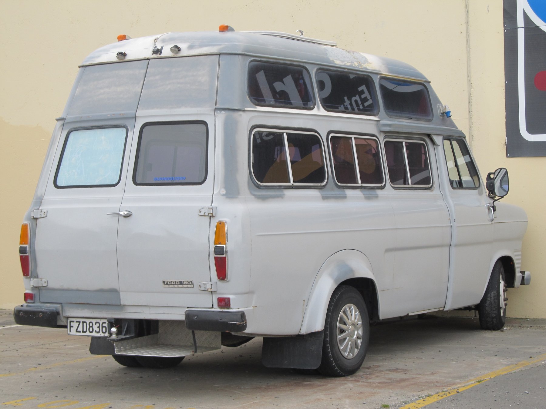 Van Ford TRANSIT 150 L-D VAN KAMPEERAUTO