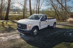 Ford F350 XLT CREW CAB DUALLY