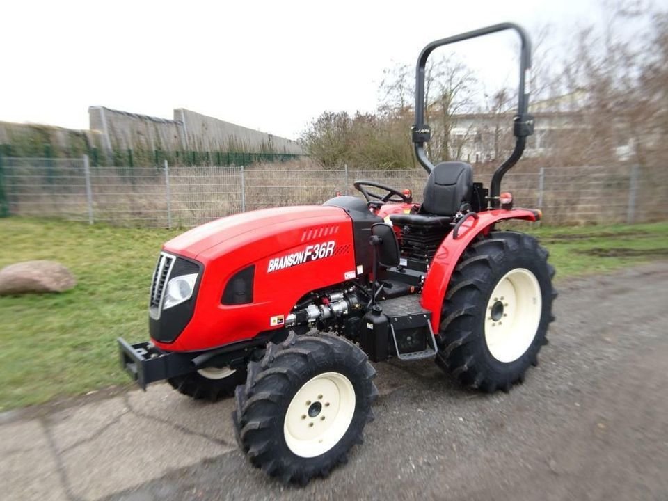 Tractor Branson F47Rn