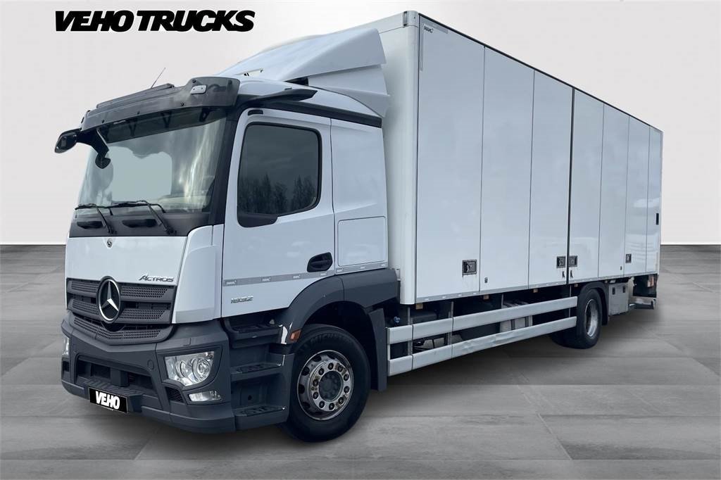 Truck Mercedes Benz 1832L 4x2/4800