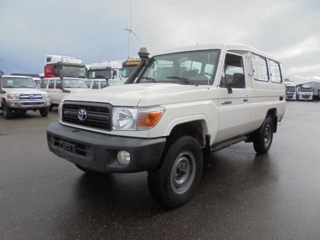 Van Toyota HZJ78L