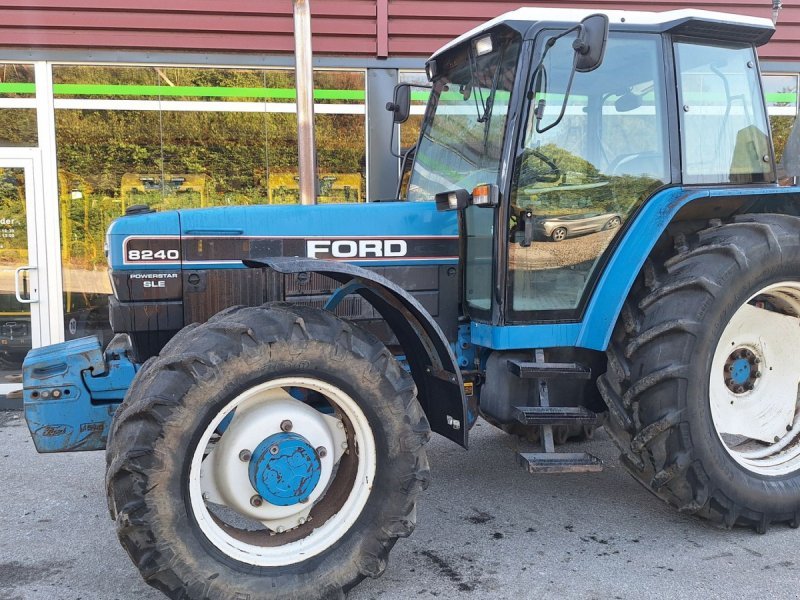 Tractor Ford 8240