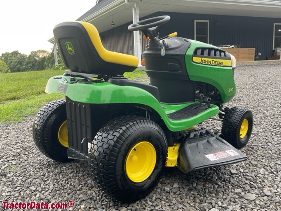 Ride-on mowers John Deere E110