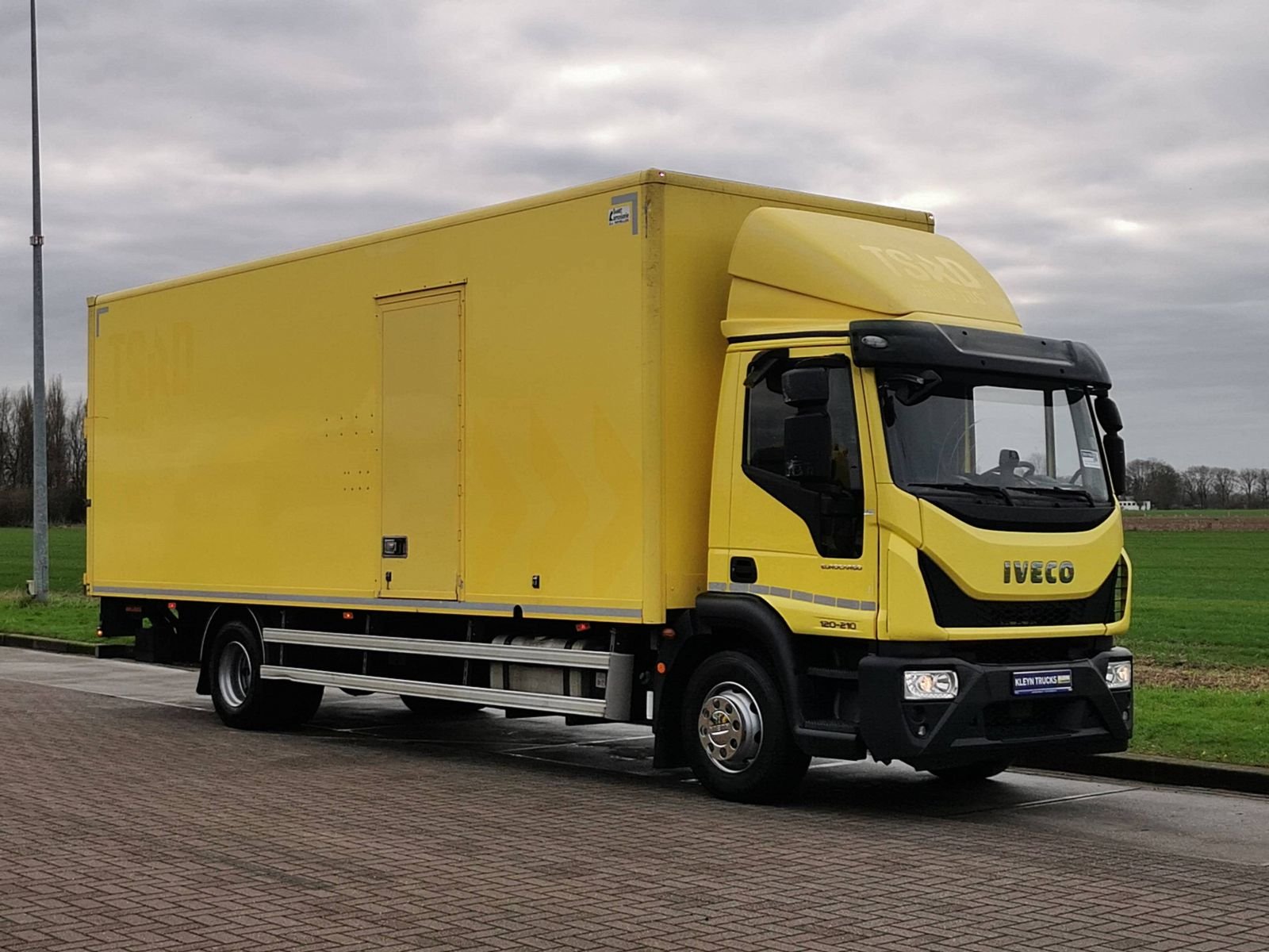Truck Iveco EUROCARGO 120E21P S-A