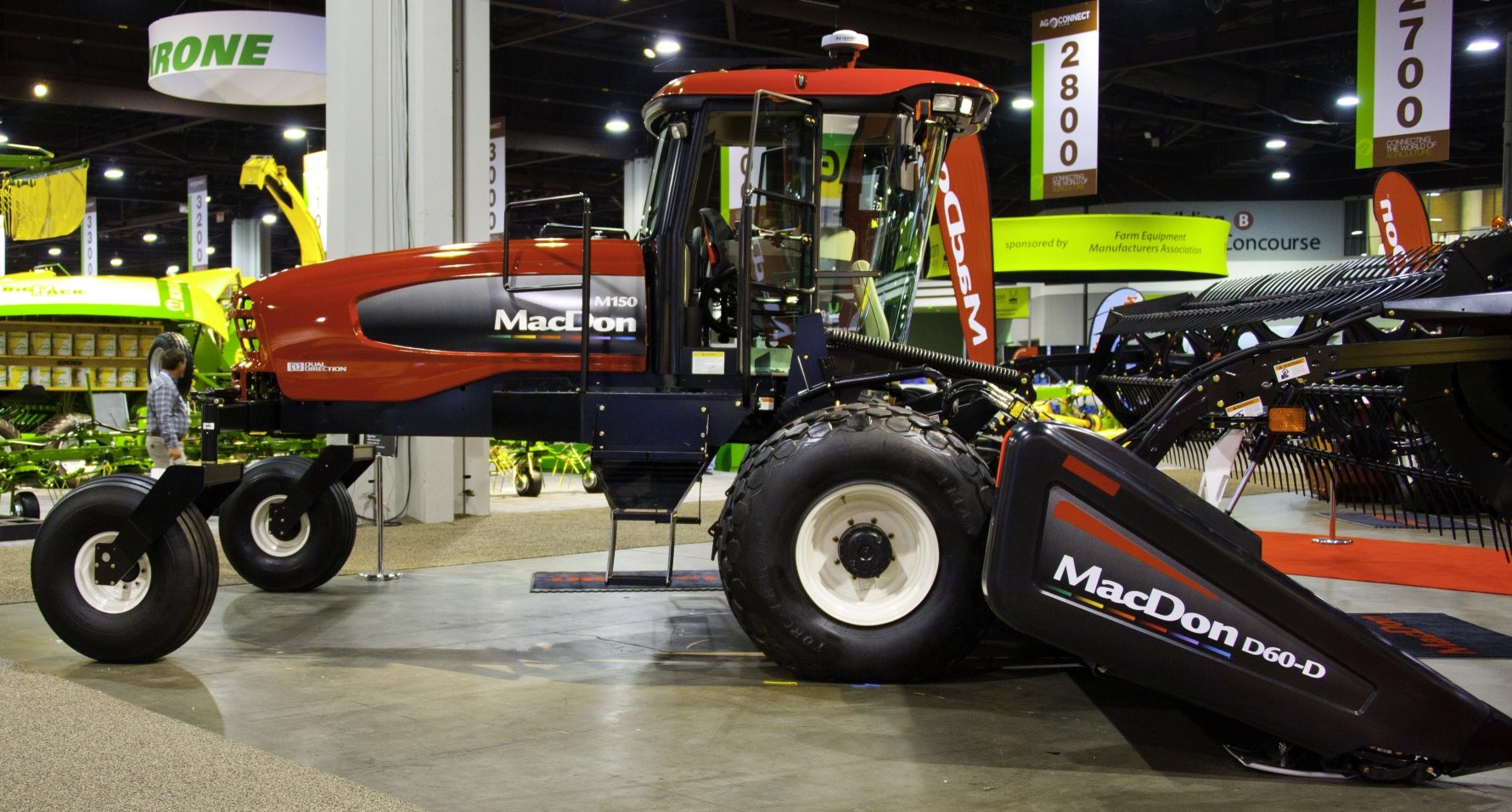 Traktor MacDon M150 4WD