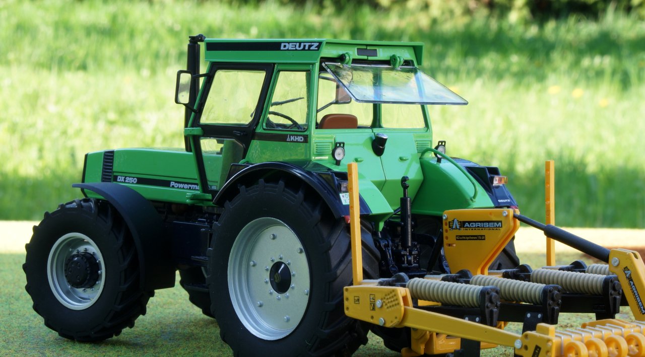 Tractor Deutz-Fahr DX 250