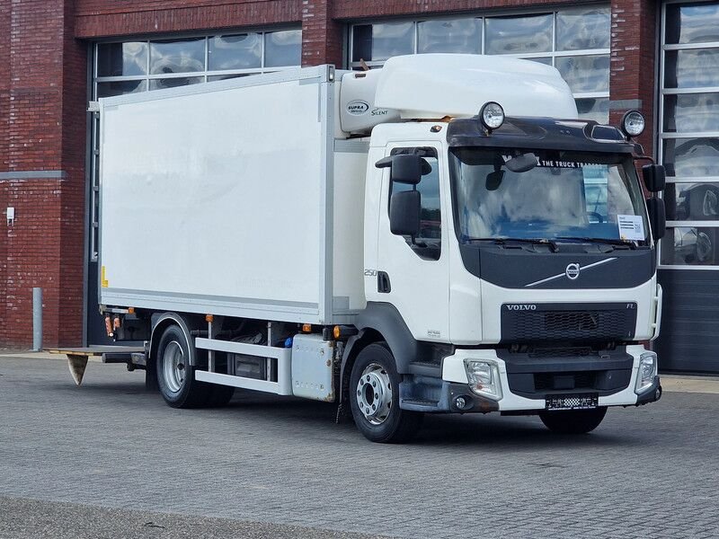 Truck Volvo 12-42T900-71S