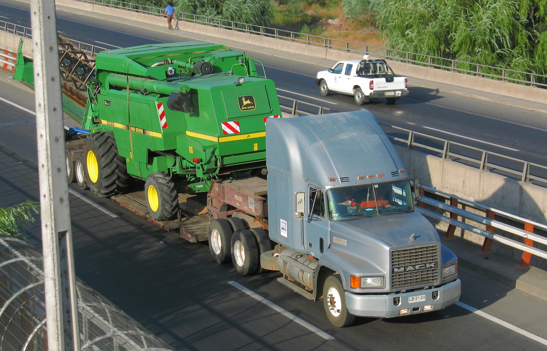 Mack CH 613