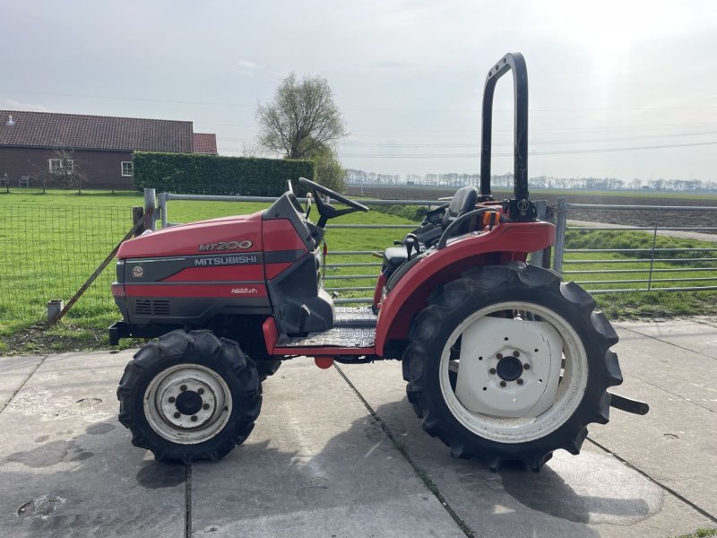 Tractor Mitsubishi MT200