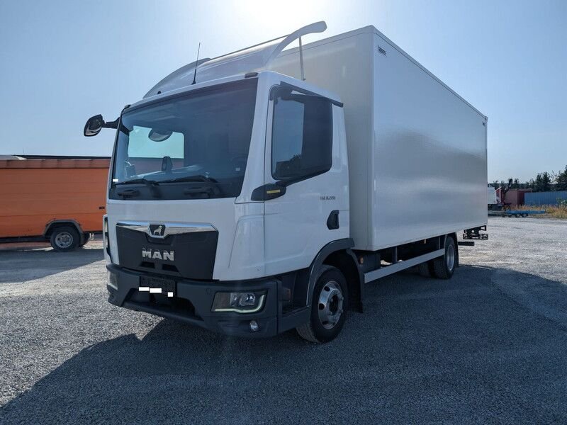 Truck MAN 8.F-7,5/425