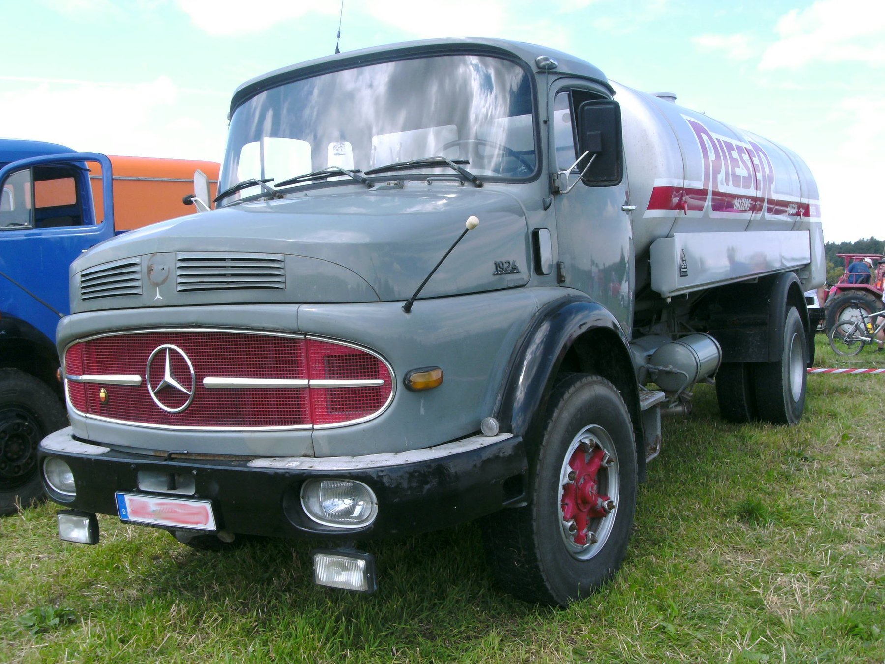 Truck Mercedes Benz LU 1720