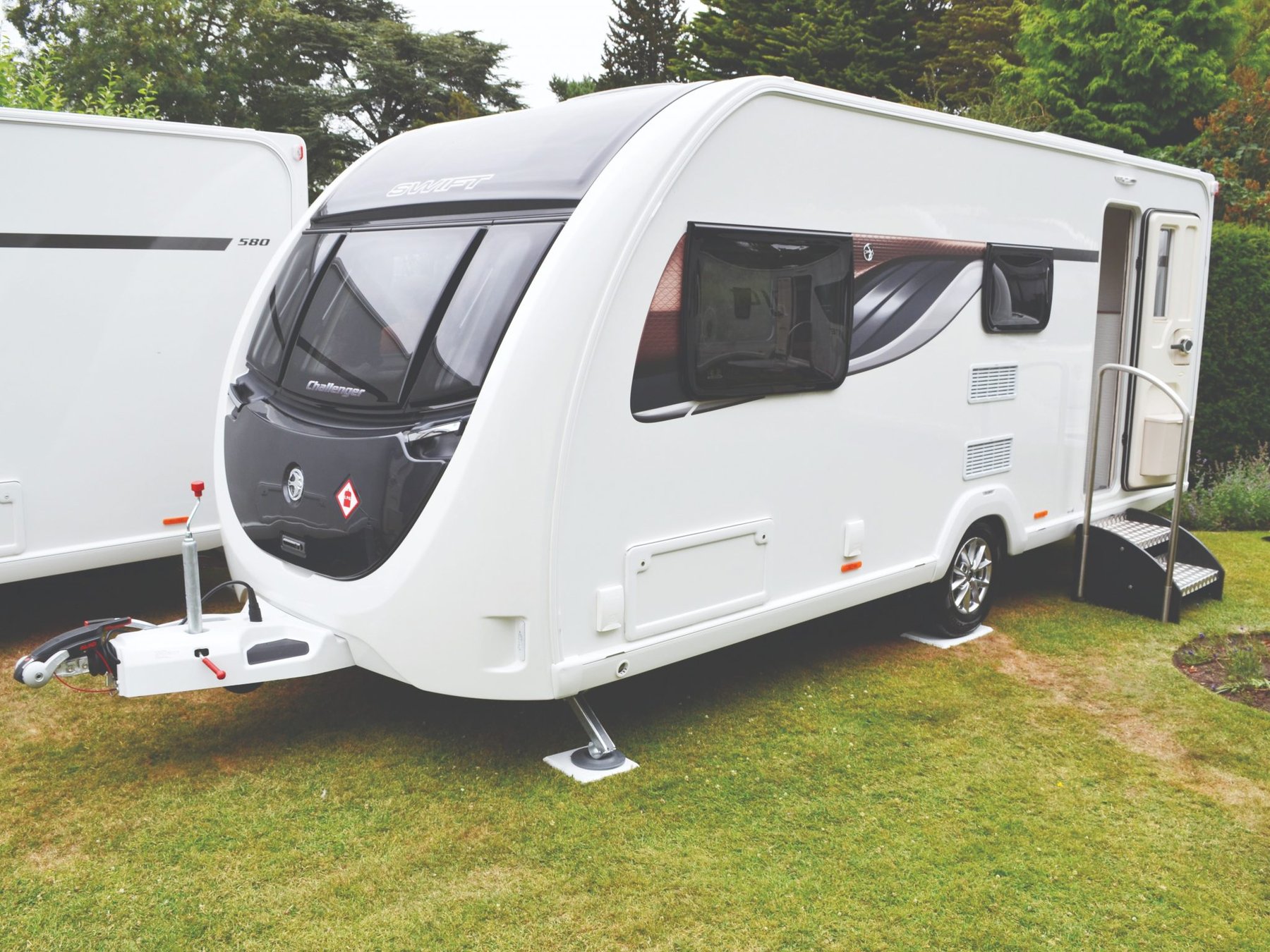 Anhänger SWIFT GROUP LIMITED CORNICHE 15/2E NT