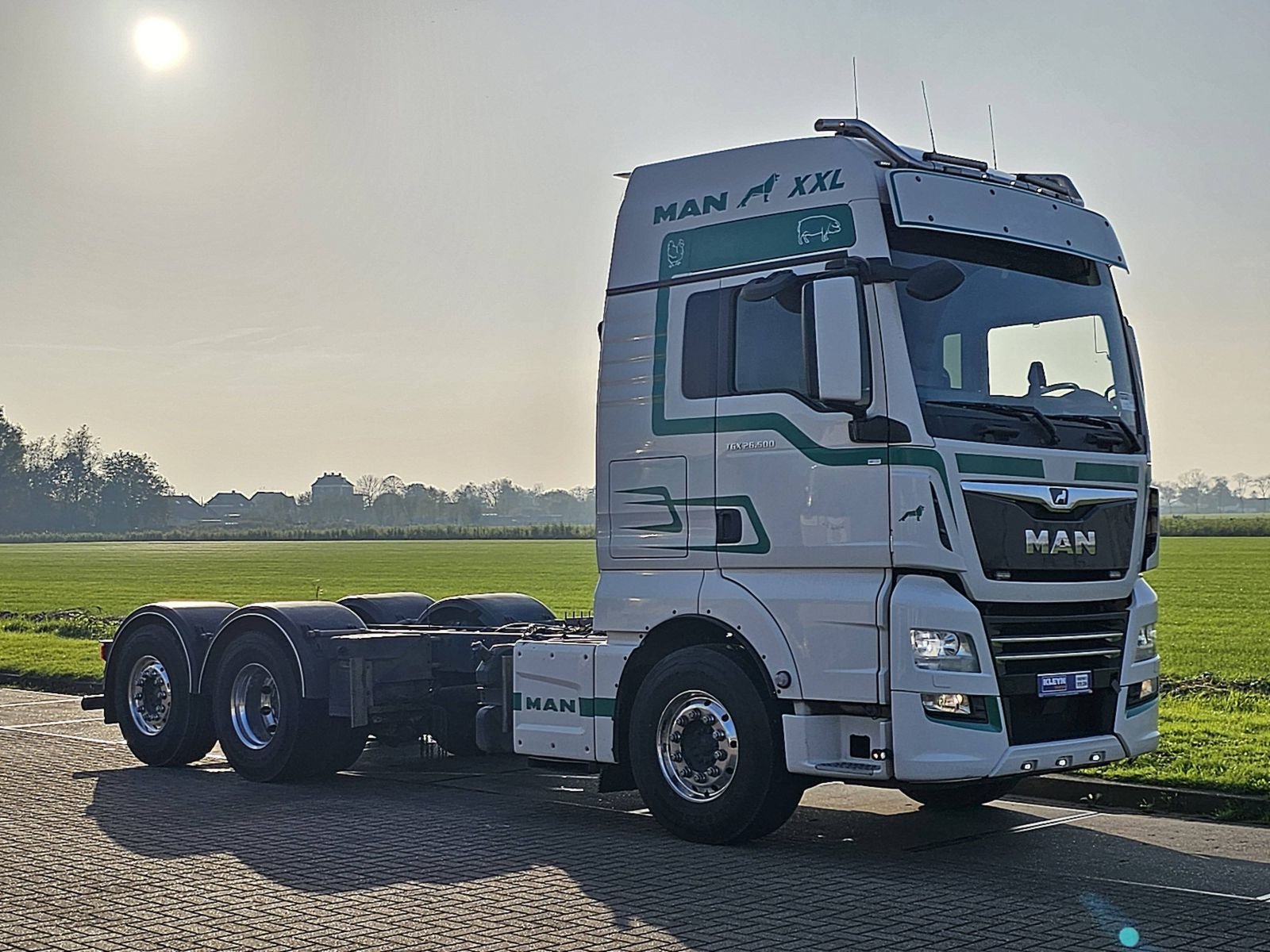 Truck MAN TGX 26.500 6X2-4 LL