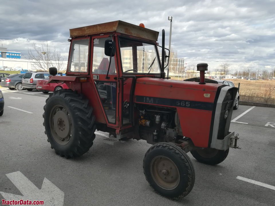 Traktor IMT 556