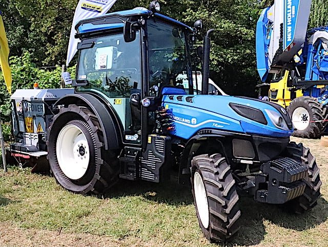 Tractor New Holland TB120 High-Clearance 4WD