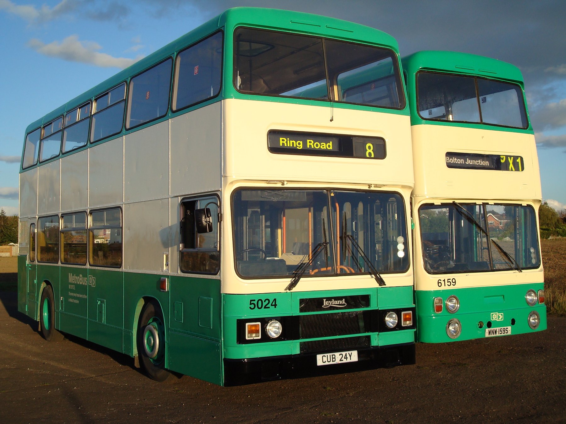 Buses & coaches Leyland AXJ 857