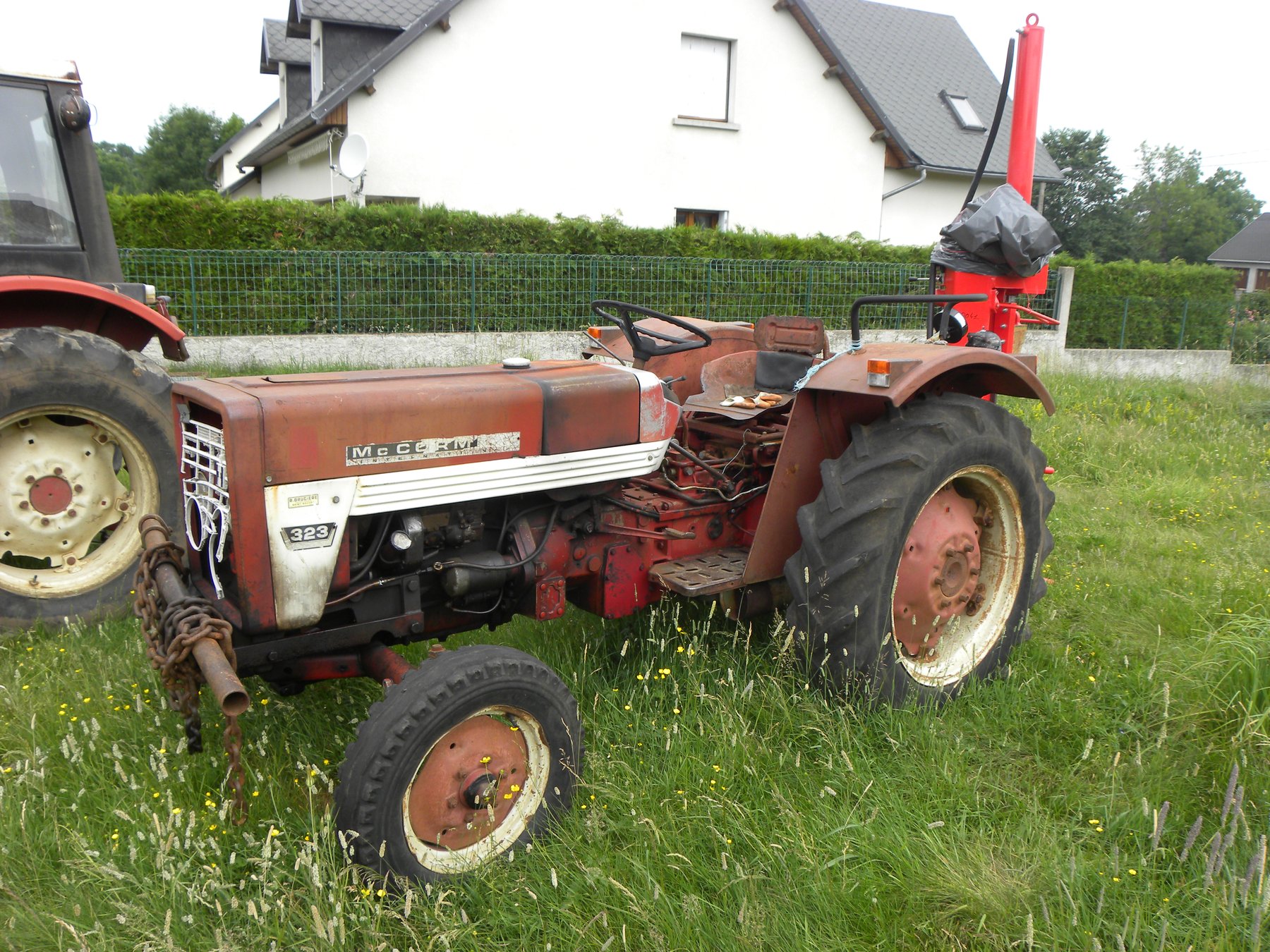 Tractor McCormick 323