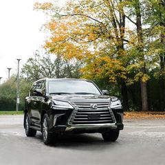 Lexus LX570
