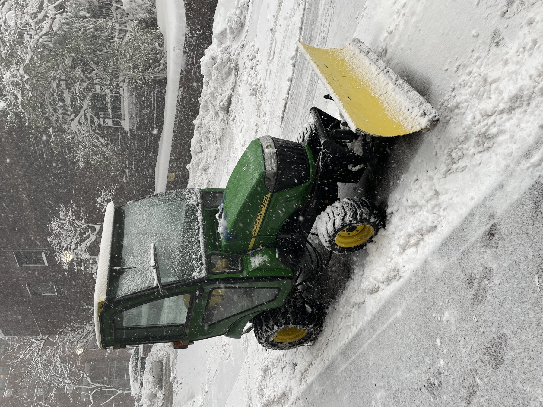 John Deere 2305