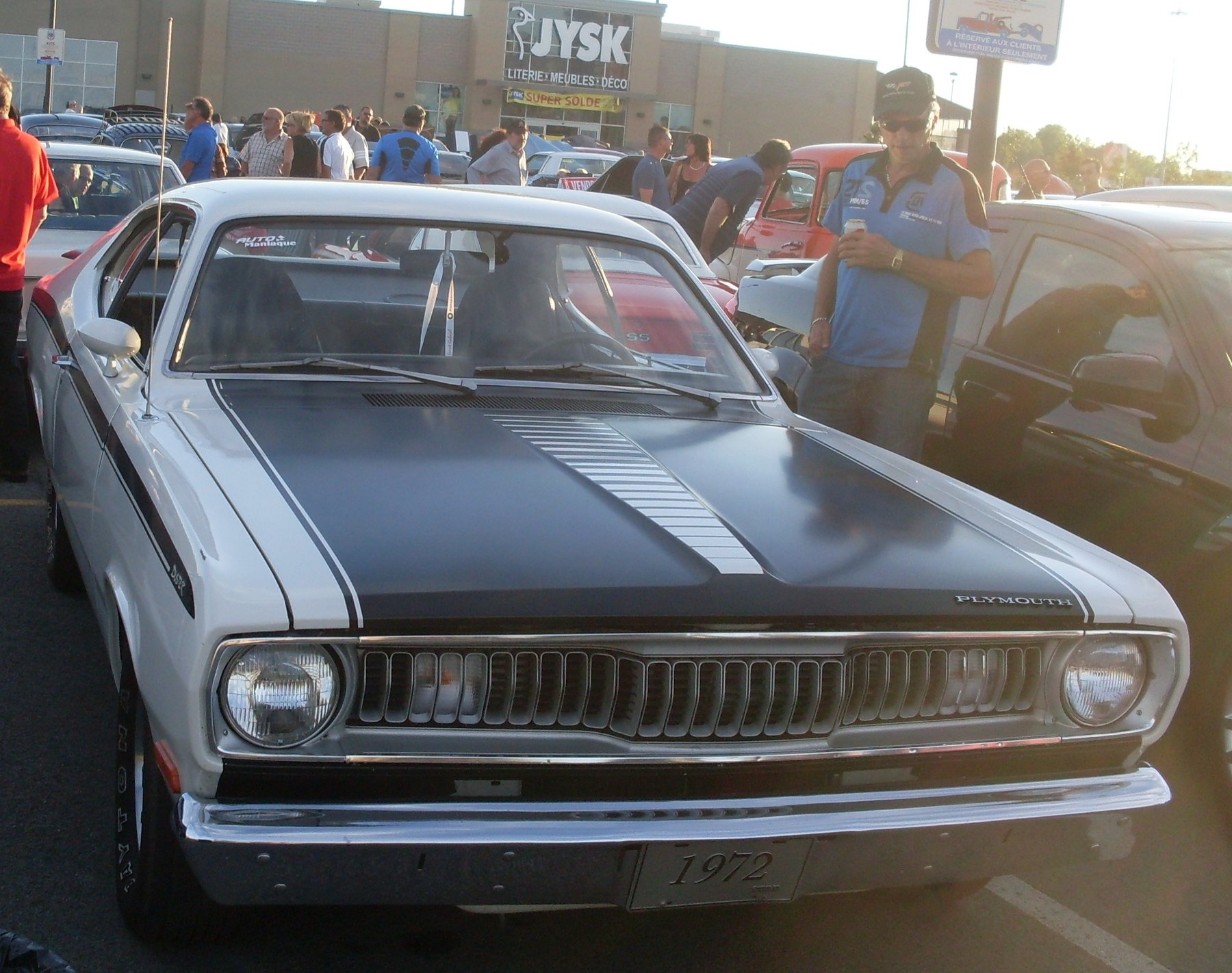 Van Plymouth TRAIL DUSTER