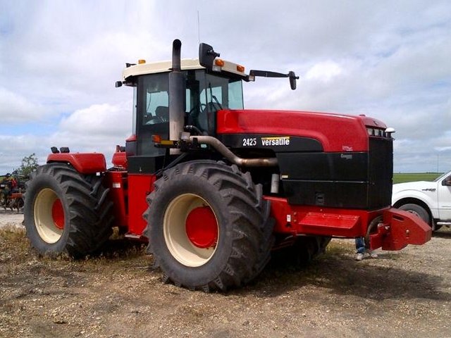 Traktor Buhler Versatile 2425