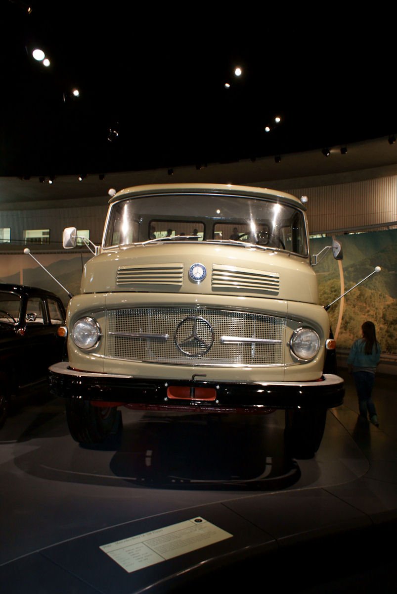 Truck Mercedes Benz 338LK