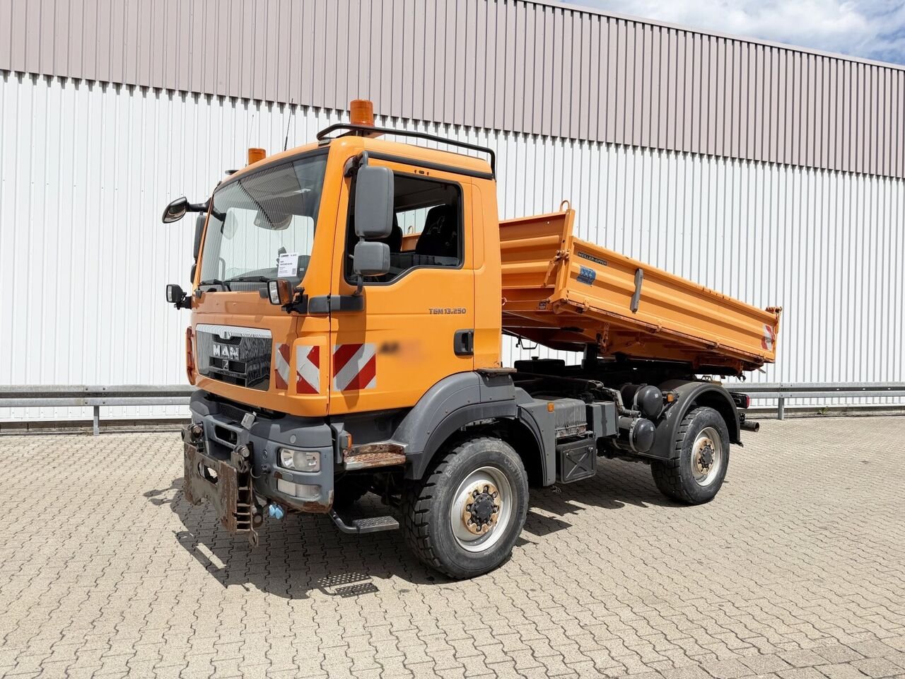 Truck MAN TGM 13.250 4X4 BL