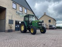 John Deere 3110