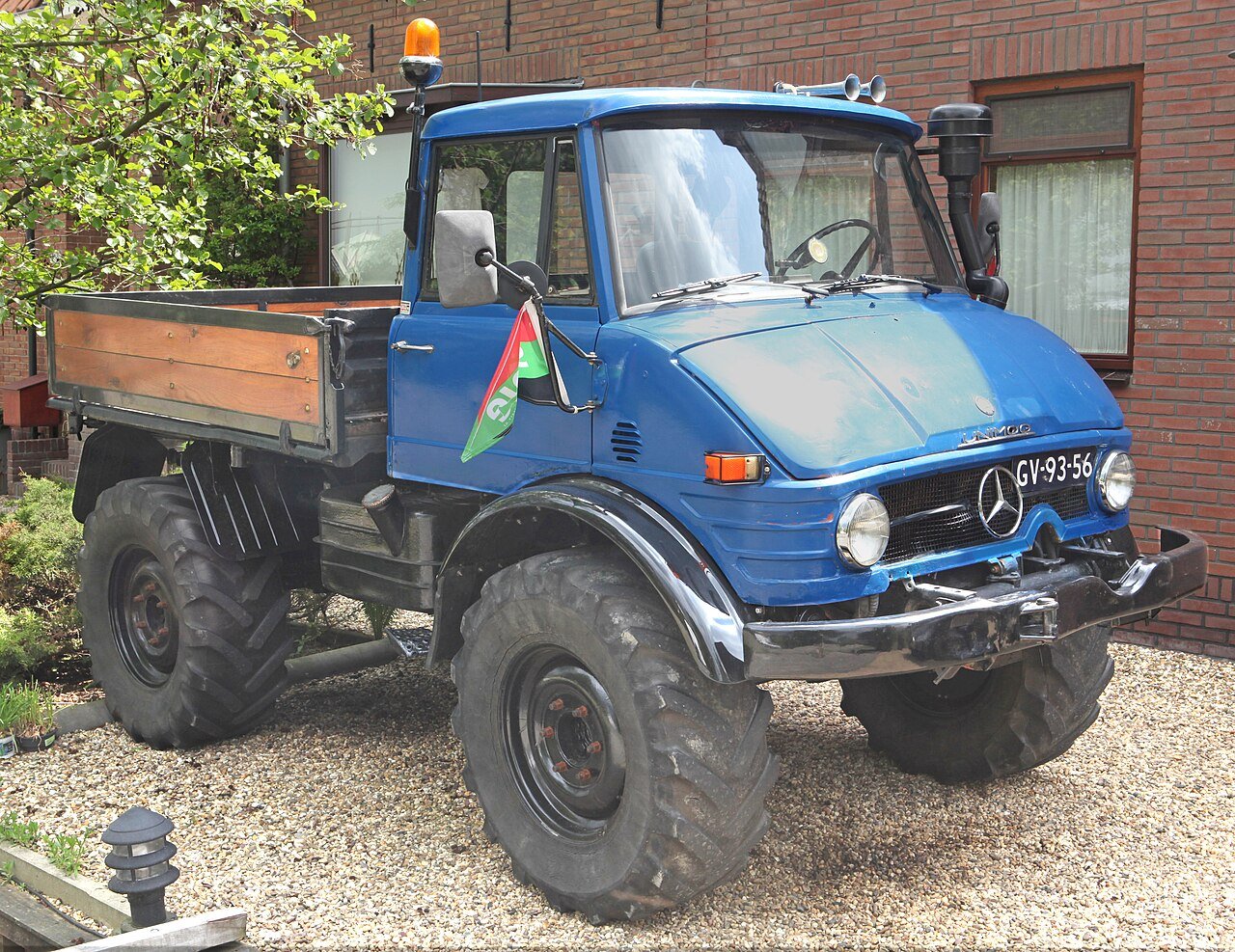 Truck Unimog Hartmann 406