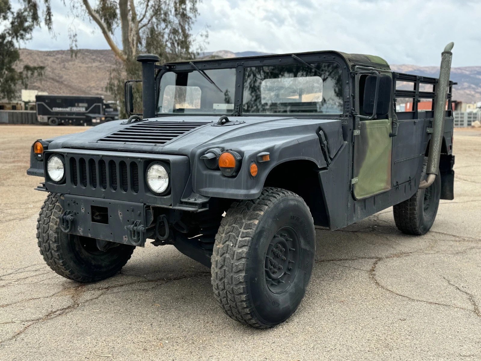 Lastwagen Hummer M1152