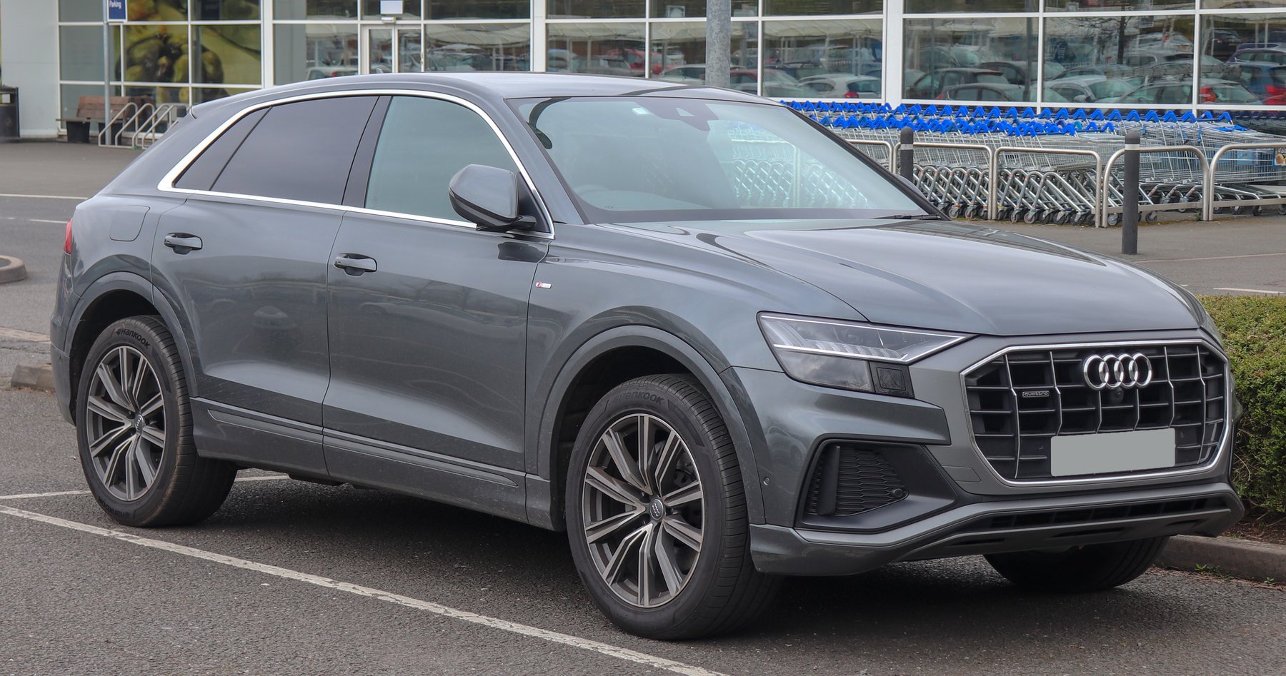 Van Audi Q8