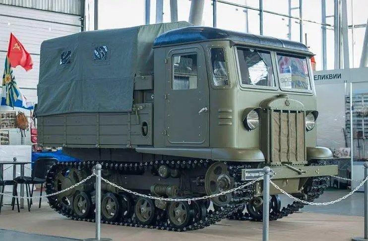 Lastwagen Zil ЗИС-12